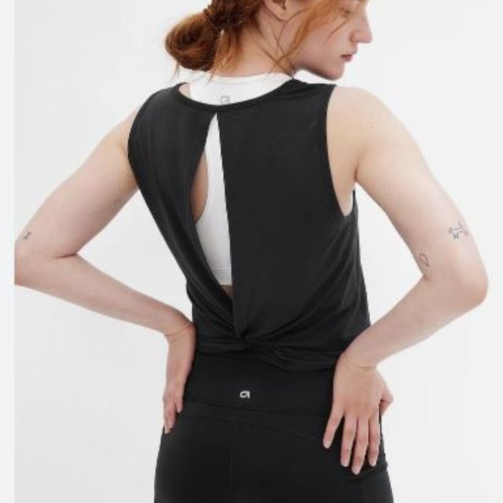 GapFit Breathe Twist Back Tank Top - Black